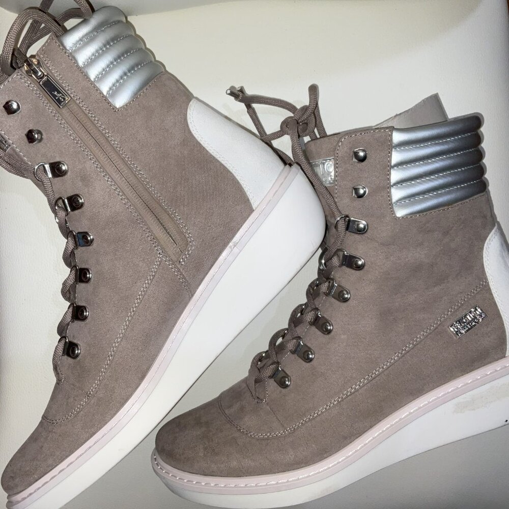 Kenneth Cole Reaction Rhyme Hiker